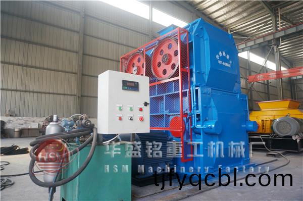 四輥破(po)碎機(ji)現場圖(tu)