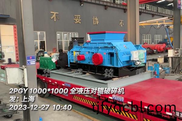 液壓雙(shuang)對輥(gun)破碎(sui)機廠傢